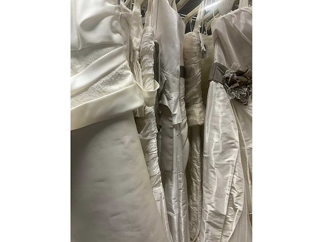 Linea raffaelli partij diverse bruidsjurken (49x) - afbeelding 4 van  24