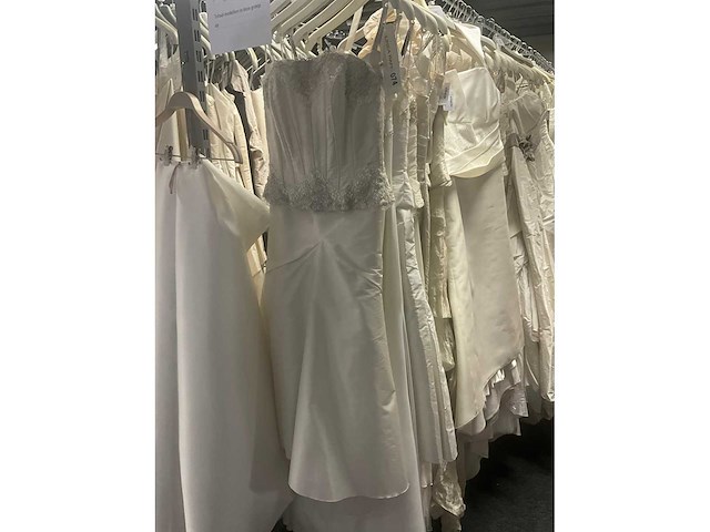 Linea raffaelli partij diverse bruidsjurken (49x) - afbeelding 18 van  24