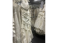 Linea raffaelli partij diverse bruidsjurken (49x) - afbeelding 22 van  24