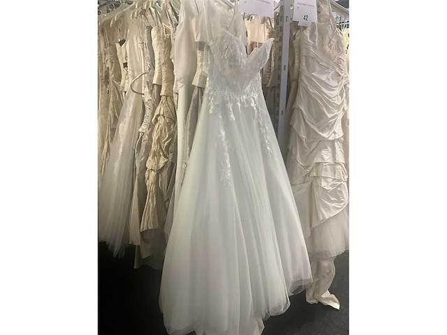 Linea raffaelli partij diverse bruidsjurken (50x) - afbeelding 19 van  25