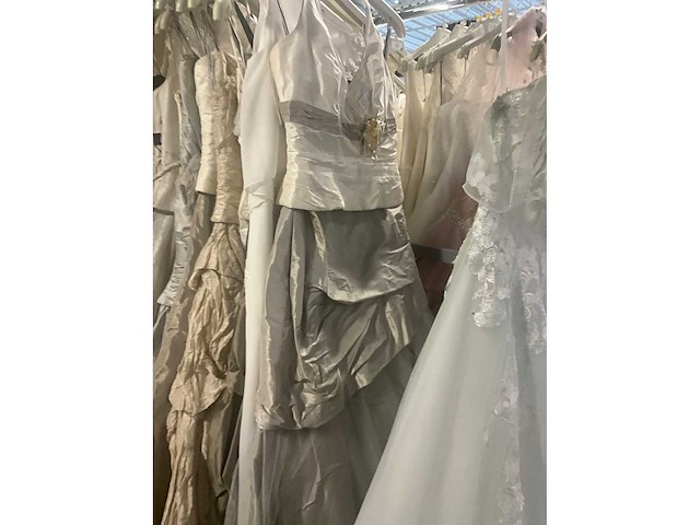 Linea raffaelli partij diverse bruidsjurken (50x) - afbeelding 20 van  25