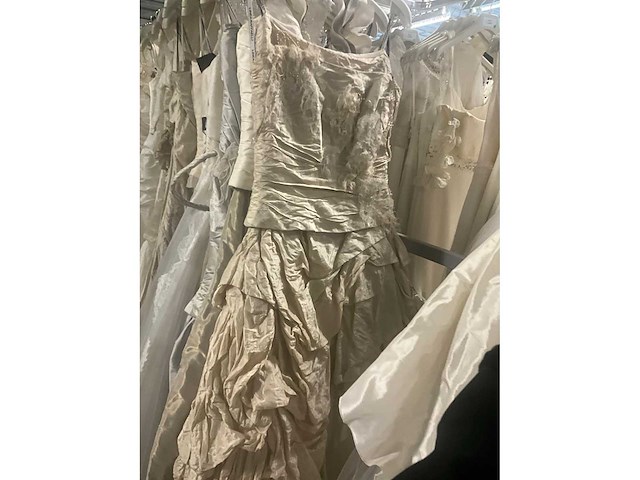 Linea raffaelli partij diverse bruidsjurken (50x) - afbeelding 22 van  25