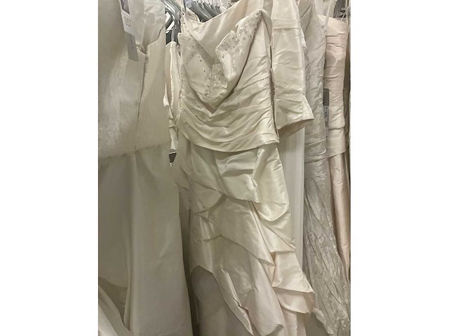 Linea raffaelli partij diverse bruidsjurken (53x) - afbeelding 3 van  30