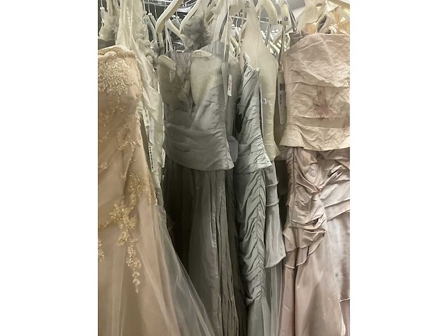 Linea raffaelli partij diverse bruidsjurken (53x) - afbeelding 9 van  30