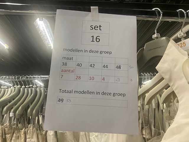 Linea raffaelli partij diverse bruidsjurken (53x) - afbeelding 24 van  30