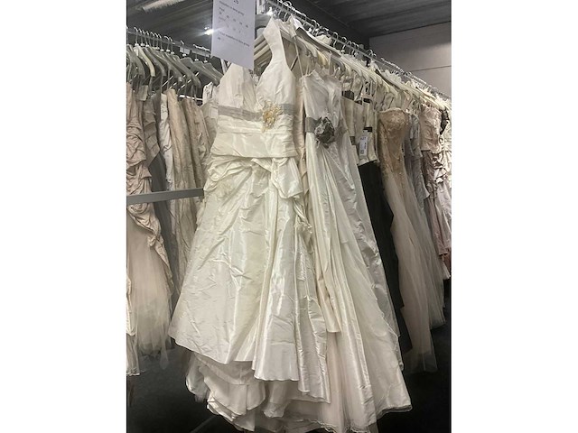 Linea raffaelli partij diverse bruidsjurken (53x) - afbeelding 25 van  30