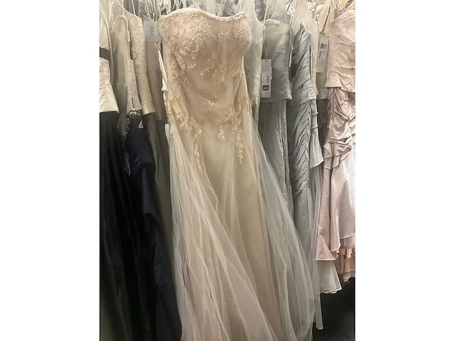 Linea raffaelli partij diverse bruidsjurken (53x) - afbeelding 26 van  30