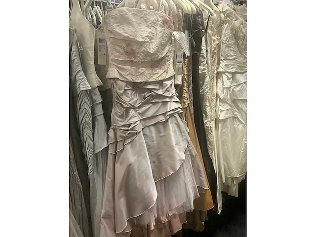 Linea raffaelli partij diverse bruidsjurken (53x) - afbeelding 27 van  30