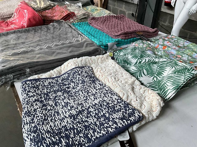 Linen & more + 2lif diverse sierkussen hoezen (61x) - afbeelding 6 van  15