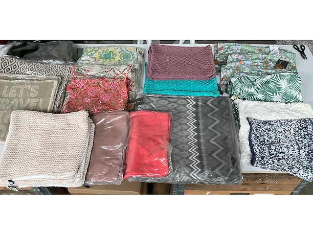 Linen & more + 2lif diverse sierkussen hoezen (61x) - afbeelding 1 van  15