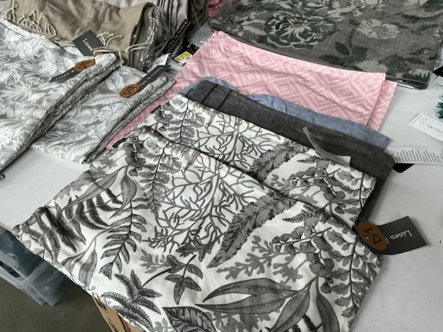 Linen & more + 2lif diverse sierkussen hoezen (80x) - afbeelding 3 van  13