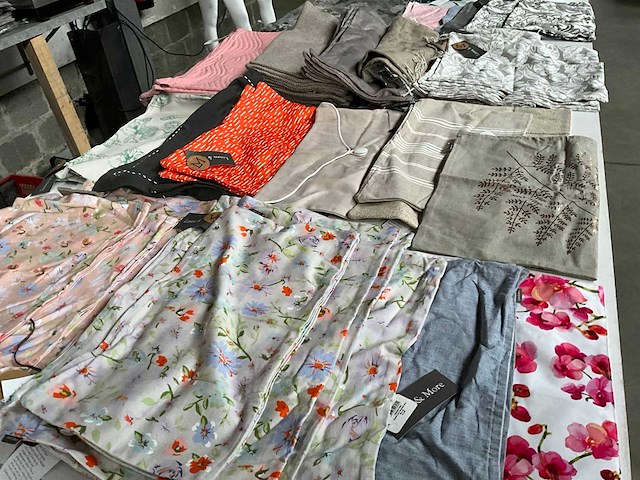 Linen & more + 2lif diverse sierkussen hoezen (80x) - afbeelding 5 van  13