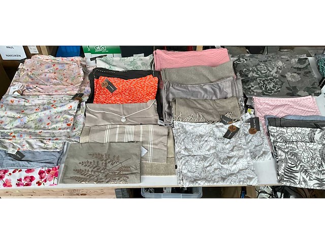 Linen & more + 2lif diverse sierkussen hoezen (80x) - afbeelding 1 van  13