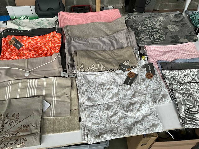 Linen & more + 2lif diverse sierkussen hoezen (80x) - afbeelding 7 van  13