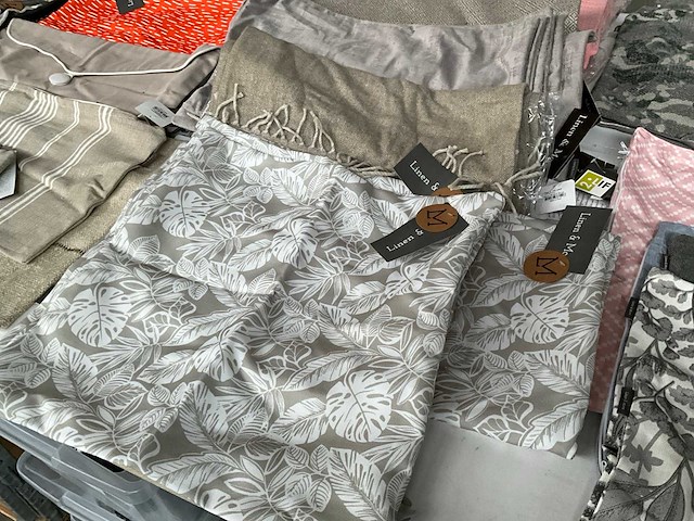 Linen & more + 2lif diverse sierkussen hoezen (80x) - afbeelding 12 van  13