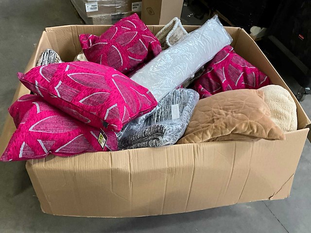 Linen & more + 2lif palletdeal diverse sierkussens - afbeelding 1 van  6