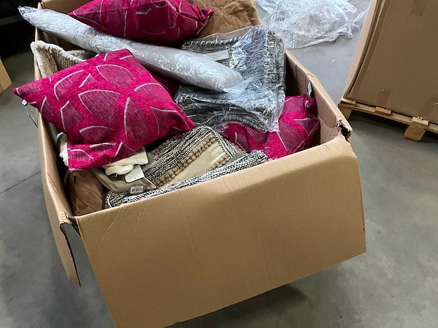 Linen & more + 2lif palletdeal diverse sierkussens - afbeelding 2 van  6