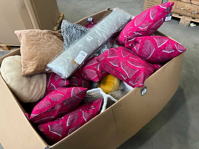 Linen & more + 2lif palletdeal diverse sierkussens - afbeelding 5 van  6