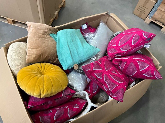 Linen & more + 2lif palletdeal diverse sierkussens - afbeelding 6 van  6
