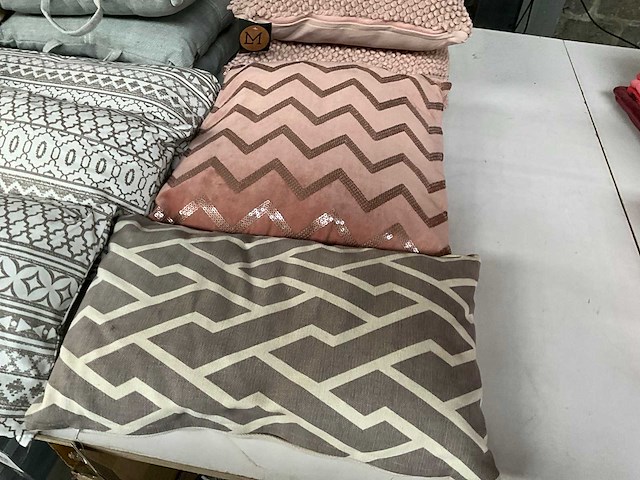 Linen & more diverse maten sierkussens (25x) - afbeelding 2 van  13