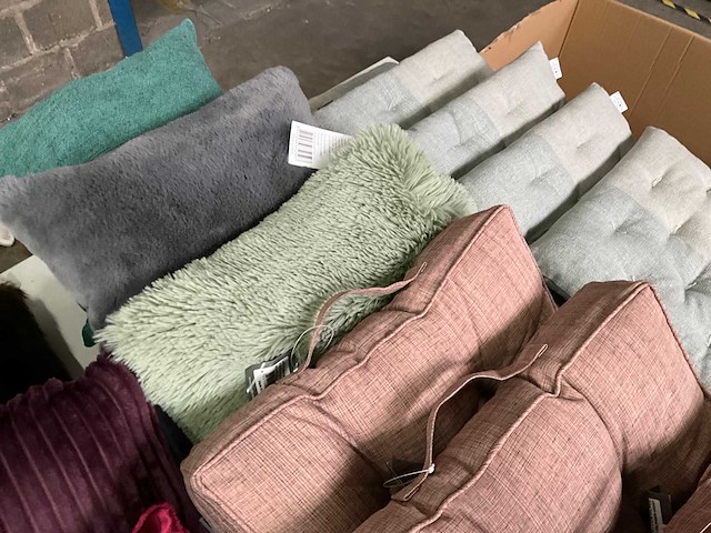 Linen & more diverse sierkussens (27x) - afbeelding 2 van  16