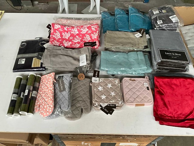 Linen & more mix kavel diverse textiel woonaccessoires - afbeelding 1 van  16