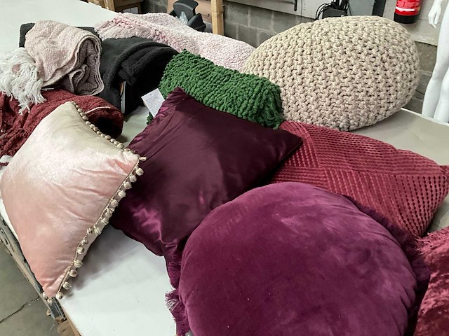 Linen & more mix kavel sierkussens en plaids - afbeelding 2 van  13