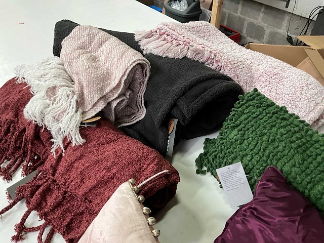 Linen & more mix kavel sierkussens en plaids - afbeelding 3 van  13