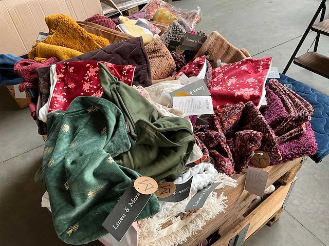 Linen & more palletdeal diverse sierkussen hoezen - afbeelding 2 van  10