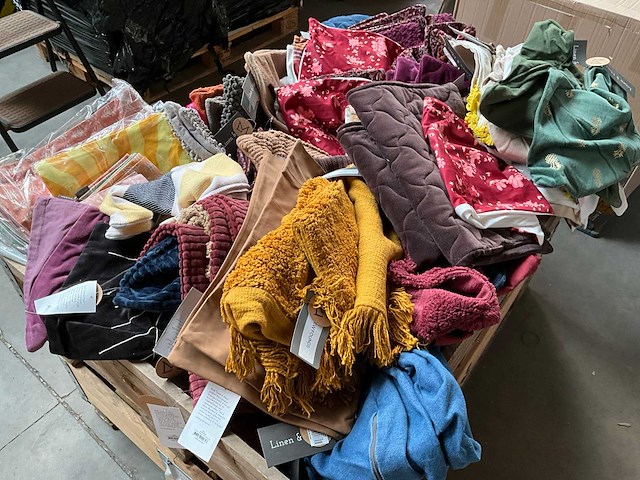 Linen & more palletdeal diverse sierkussen hoezen - afbeelding 3 van  10