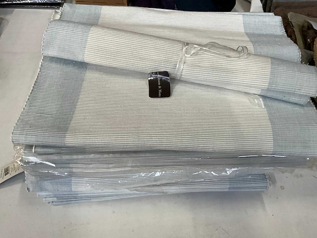 Linen & more tafelloper 45 x 140 cm (28x) - afbeelding 1 van  7