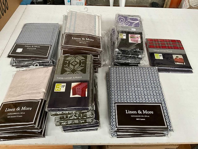 Linen & more/2lif diverse kleed en tafellopers (52x) - afbeelding 1 van  10