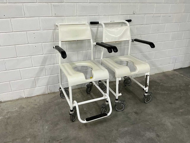 Linido handicare - verrijdbare douchestoel toiletstoel (2x) - afbeelding 1 van  7