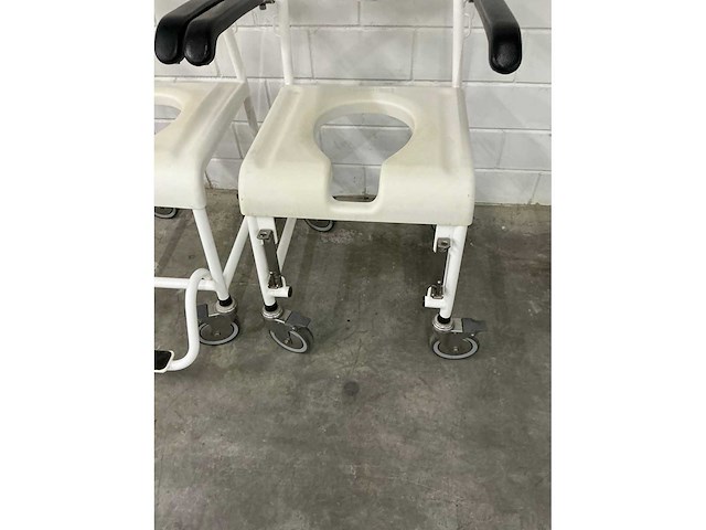Linido handicare - verrijdbare douchestoel toiletstoel (2x) - afbeelding 4 van  7