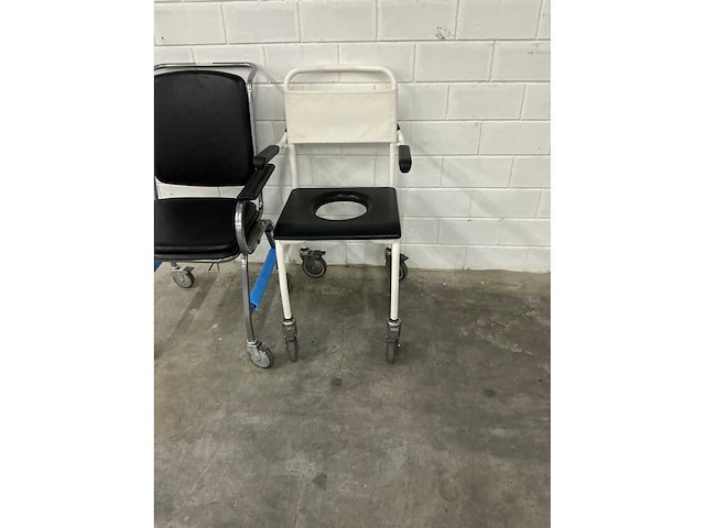 Linido handicare - verrijdbare douchestoel toiletstoel (2x) - afbeelding 3 van  5