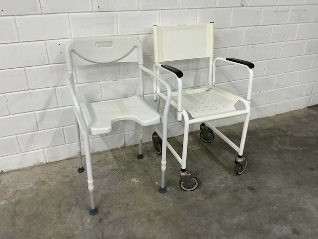 Linido handicare - verrijdbare douchestoel toiletstoel (2x) - afbeelding 1 van  3