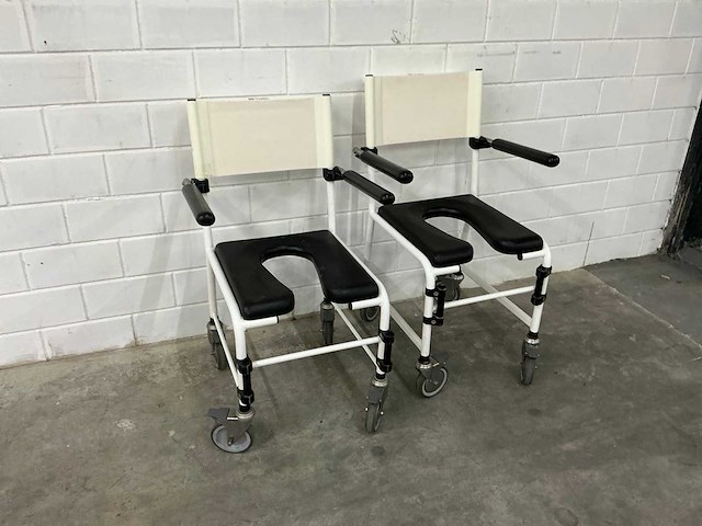 Linido handicare - verrijdbare douchestoel toiletstoel (2x) - afbeelding 1 van  3