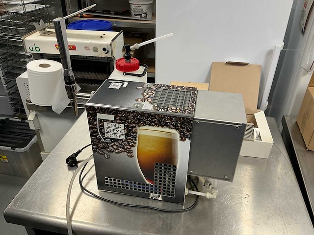 Links cold brewkoffiemachine - afbeelding 5 van  9