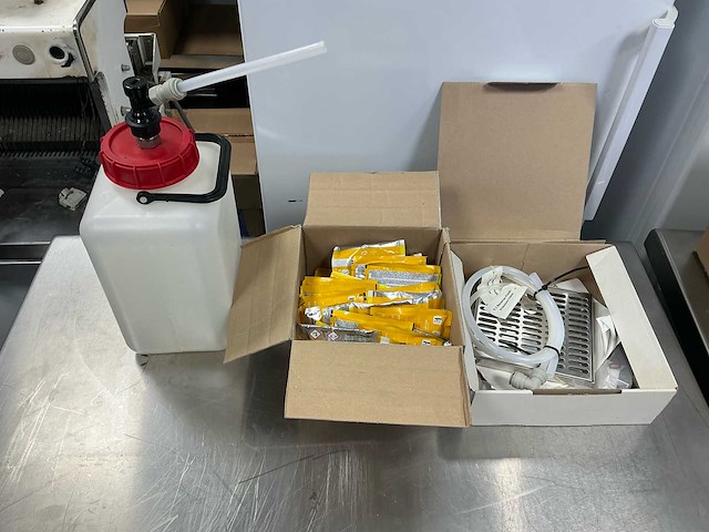 Links cold brewkoffiemachine - afbeelding 8 van  9