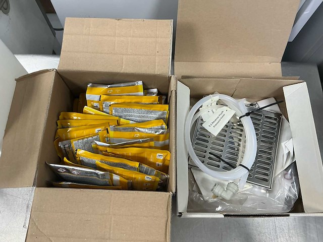 Links cold brewkoffiemachine - afbeelding 9 van  9