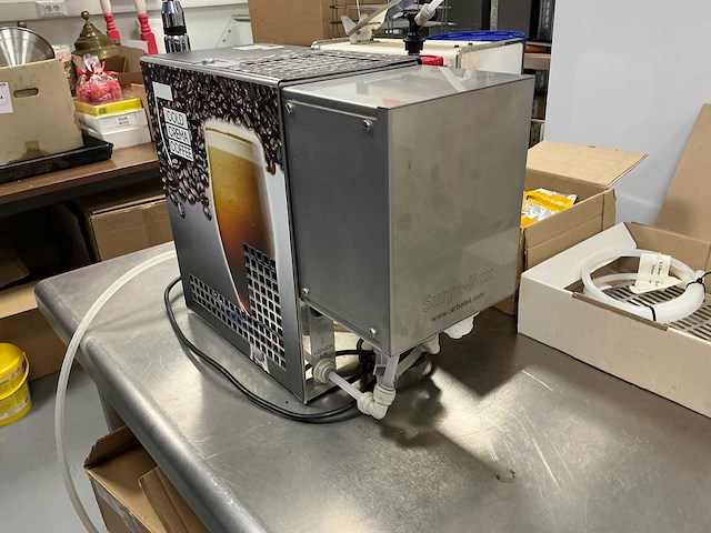 Links cold brewkoffiemachine - afbeelding 1 van  9