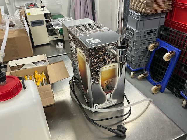 Links cold brewkoffiemachine - afbeelding 2 van  9