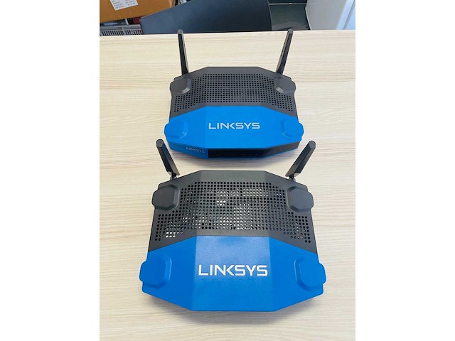 Linksys - router - modem - afbeelding 1 van  3