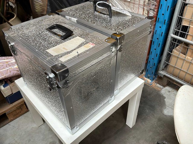 Linnenmand (2x) en flightcase (2x) - afbeelding 8 van  10