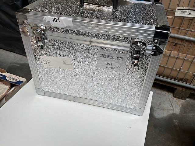 Linnenmand (2x) en flightcase (2x) - afbeelding 10 van  10