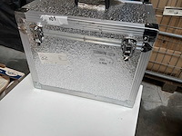 Linnenmand (2x) en flightcase (2x) - afbeelding 10 van  10