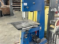 Lintzaagmachine scheppach basato 6-1, bouwjaar 1999, met een vermogen van 2,2 kw en een aansluiting van 400 v (3 fasen). geschikt voor zaagbanden van 10-30 mm breed en 4425 mm lang.