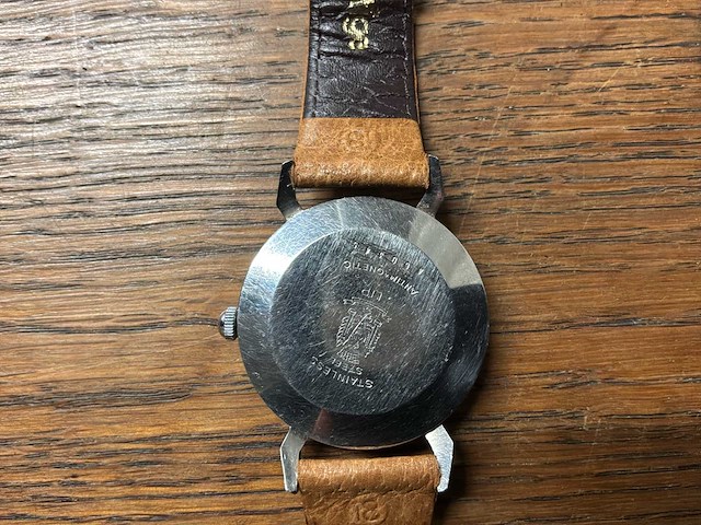 Lip mécanique t18 met zilveren riem - antimagnetisch - incabloc polshorloge - afbeelding 3 van  19