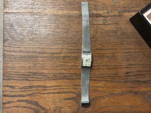 Lip mécanique t18 met zilveren riem - antimagnetisch - incabloc polshorloge - afbeelding 12 van  19