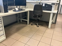 Lista hoekopgesteld bureau met 1 ladekast - afbeelding 1 van  4